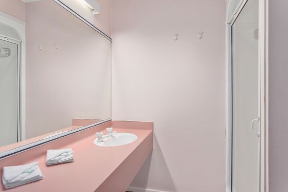 Family Unit - bathroom