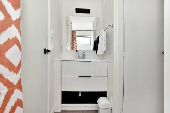 Executive Studio - bathroom